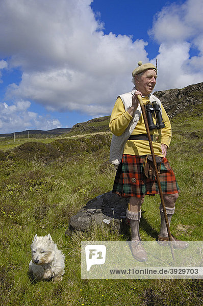 Scottish man at Dunvegan  Skye Island  Highlands region  Scotland  United Kingdom  Europe