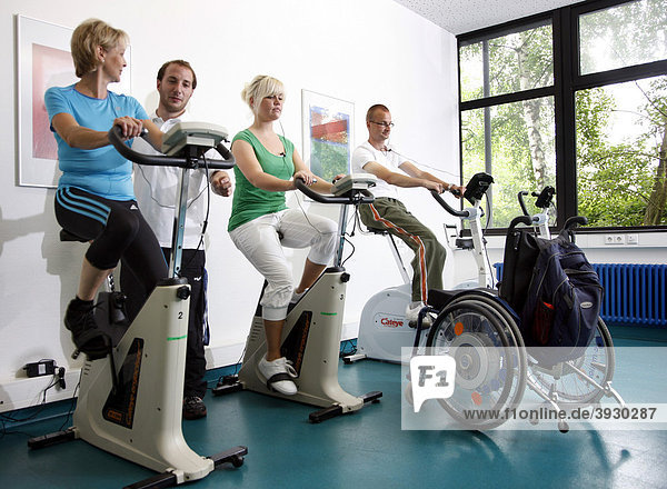 Patients during cardiovascular training with heart rate and pulse rate monitoring  physiotherapy  physical therapy in a neurological rehabilitation centre  Bonn  North Rhine-Westphalia  Germany  Europe