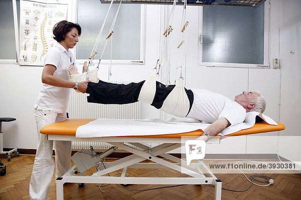 Physiotherapie  Krankengymnastik Abteilung in einem Krankenhaus  stationäre und ambulante Behandlung von Patienten  Gelsenkirchen  Nordrhein-Westfalen  Deutschland  Europa