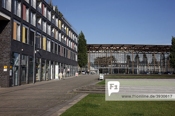 Akademie Mont Cenis  modernes energetisches Gebäude auf ehemaligem Zechengelände des Bergwerkes Mont Cenis  heute eine Verwaltungsakademie des Landes NRW  Herne  Nordrhein-Westfalen  Deutschland  Europa