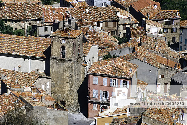 Provenzalisches Bergdorf  Häuser um die Kirche  Grimaud-Village  Var  Provence  CÙte d'Azur  Südfrankreich  Frankreich  Europa