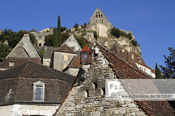 Dach eines typischen Gebäudes aus Stein  Beynac-et-Cazenac  Dordogne  Aquitanien  Frankreich  Europa