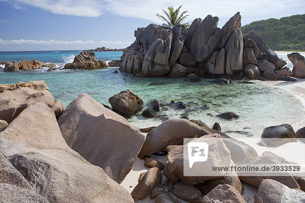 Geschützte Badebucht an der Anse Cocos  Insel La Digue  Seychellen  Afrika  Indischer Ozean