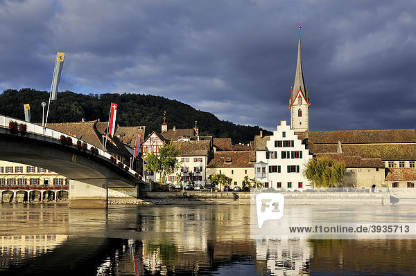 Die historische Altstadt von Stein am Rhein im Abendlicht  Kanton Schaffhausen  Schweiz  Europa