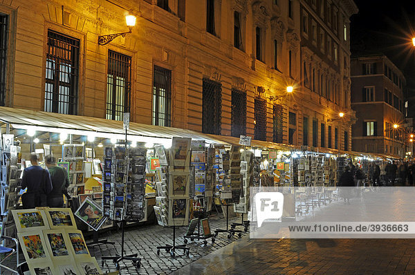 Souvenirstände an der Via del Corso  Rom  Italien  Europa