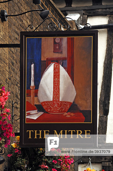 Gasthausschild The Mitre  die Bischofsmütze  17 Bridge Street  Cambridge  Cambridgeshire  England  Großbritannien  Europa