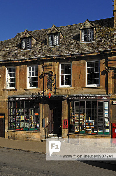 Post Office in einem Geschäft  typisches Haus für die Cotswolds  High Street  um 1700  Chipping Campden  Gloucestershire  England  Großbritannien  Europa