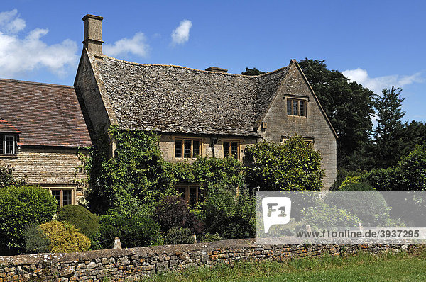Typisches Steinhaus in den Cotswolds  Armscote  Warwickshire  England  Großbritannien  Europa