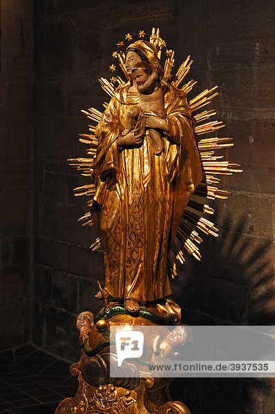 Vergoldete Madonna  um 1500  in der Kathedrale St. Martin  22 Place de la CathÈdrale  Colmar  Elsass  Frankreich  Europa