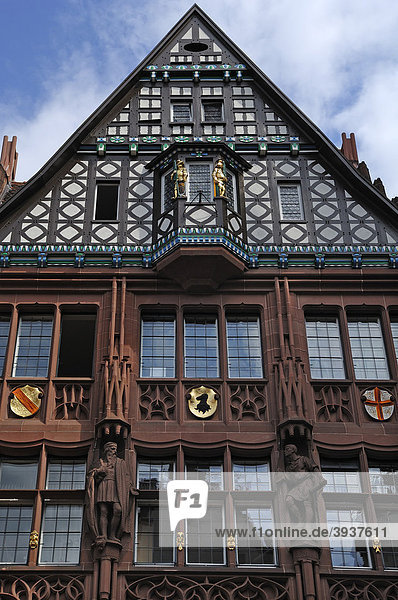 Fassade eines alten Hauses mit Fachwerkgiebel  Sitz der Freiburger Zeitung  Am Martinstor  Freiburg im Breisgau  Baden-Württemberg  Deutschland  Europa