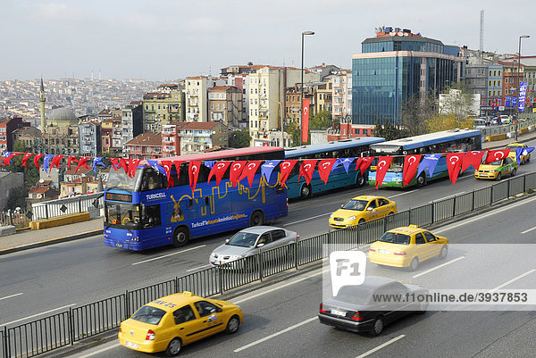Schnellstraße Saydam Caddesi  Beyoglu Viertel  Istanbul  Türkei