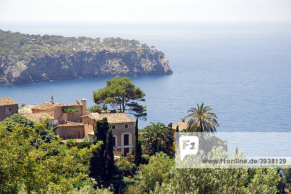Llucalcari  ein kleiner Ort an der Küste bei Deia  Mallorca  Balearen  Balearische Inseln  Mittelmeer  Spanien  Europa