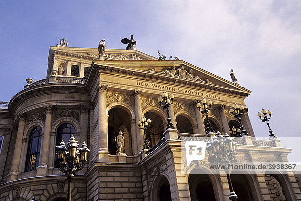 Alte Oper im Winter mit Schnee  Opernplatz  Frankfurt am Main  Hessen  Deutschland  Europa