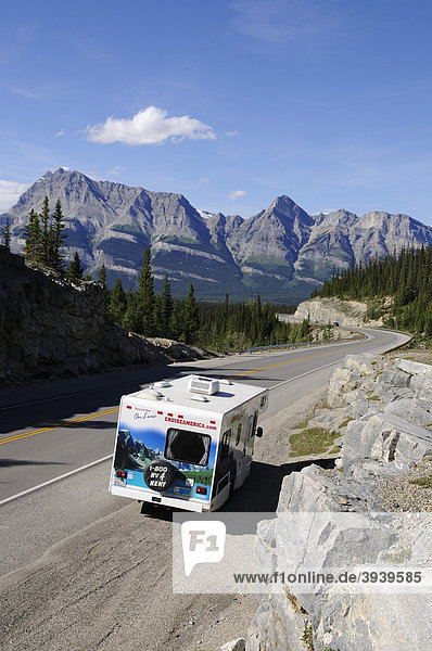 Wohnmobil  Trans Canada Highway  Castle Mountain  Alberta  Kanada