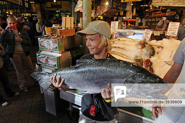 Fischhändler am Pike Place Market  Seattle  USA
