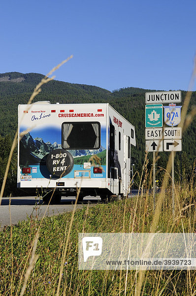 Wohnmobil  Straßenschild  Trans Canada Highway  British Columbia  Kanada