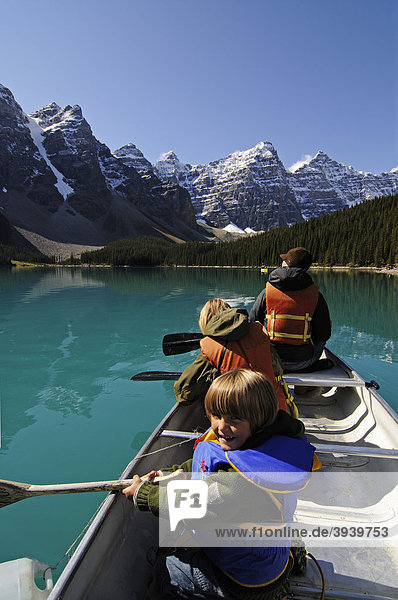 Family in canoe  Moraine Lake  Banff National Park  Alberta  Canada