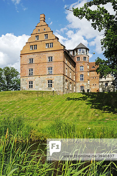 See im Park von Schloss Ulrichshusen der Familie von Maltzahn  Mecklenburg-Vorpommern  Deutschland  Europa