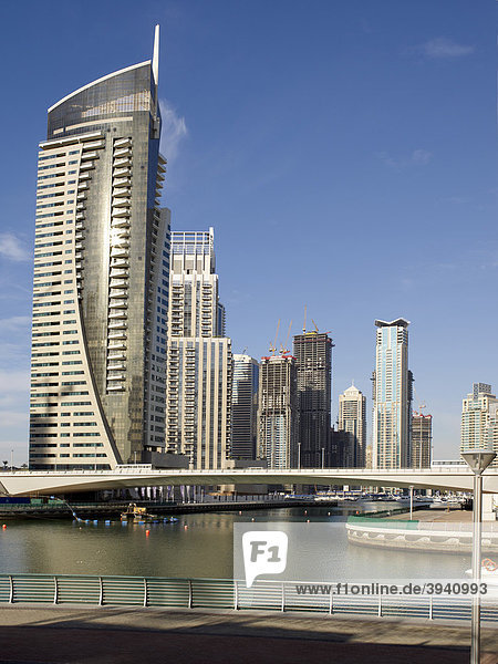 Hochhäuser am Yachthafen im Stadtteil Dubai Marina  Dubai  Vereinigte Arabische Emirate  Naher Osten