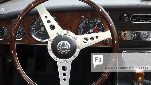 Cockpit eines Austin Healey MK Roadster