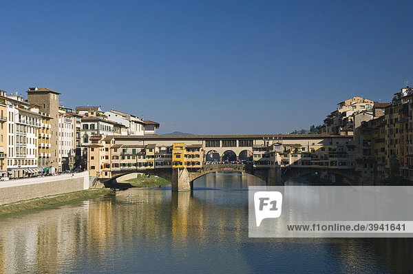 Ponte Vecchio  Arno Fluss  Florenz  Toskana  Italien  Europa