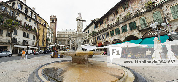 Piazza delle Erbe  Fountain of Madonna  Verona  Veneto  Italy  Europe