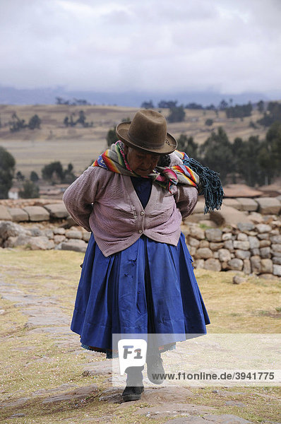 Alte Frau  Chinchero  Inkasiedlung  Quechuasiedlung  Peru  Südamerika  Lateinamerika