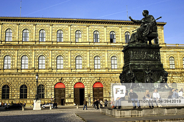 Residenz building and the bronze memorial of Max Joseph 1st  Bavarian king  Munich  Upper Bavaria  Germany  Europe