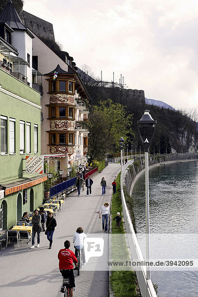 Fluss Inn  Uferpromenade  Altstadt  Kufstein  Tirol  Österreich  Europa