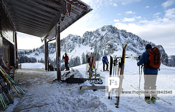 Skiers and equipment on the Kampenwand  Chiemgau  Upper Bavaria  Germany  Europe