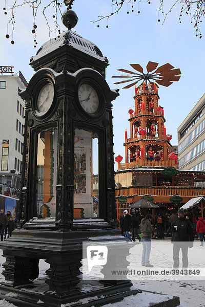 Clock on Kroepcke square  Christmas pyramid  Hanover  state capital of Lower Saxony  Germany  Europe