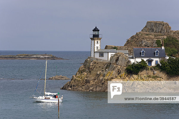 Leuchtturm auf der Ile LouÎt in der Bucht von Morlaix Finistere Bretagne Frankreich Europa