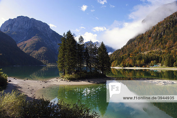 Lago di Predil im Herbst  Italien  Europa