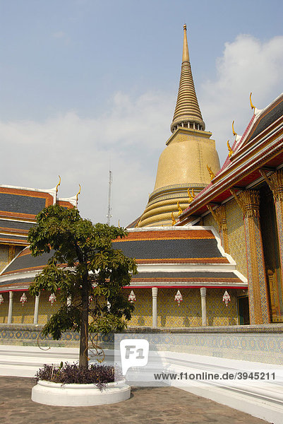Theravada Buddhismus  Innenhof  Rundgalerie  Stupa  Phra Chedi  Wat Ratchabopit  Bangkok  Thailand  Südostasien  Asien