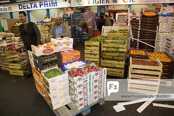 Pavillon des Fruits et Legumes  Halle für Obst und Gemüse  Großmarkt Rungis bei Paris  Frankreich  Europa