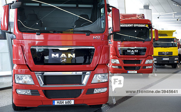 MAN Trucks stehen im MAN Forum München  MAN Forum  München  Bayern  Deutschland  Europa