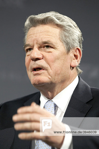 Joachim Gauck  evangelischer Pfarrer und Menschenrechtler  DDR-Bürgerrechtler  in Passau  Bayern  Deutschland  Europa