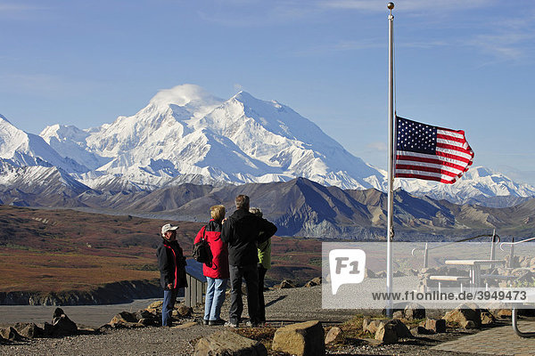 Mt. McKinley  der höchste Berg Nordamerikas vom Eielson Visitor Center aus gesehen  Denali Nationalpark  Alaska
