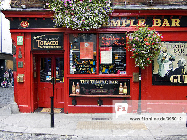 Die Temple Bar  berühmter Pub in Dublin  Leinster  Irland  Europa