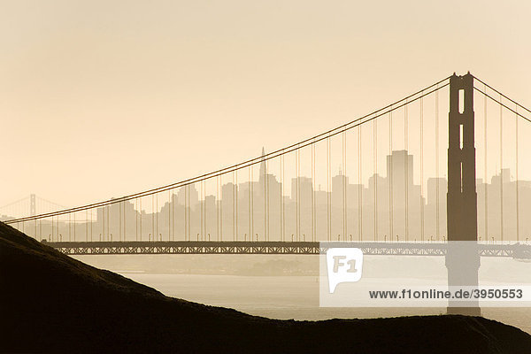 Golden Gate Bridge am Morgen  San Francisco  Kalifornien  Vereinigte Staaten von Amerika  USA