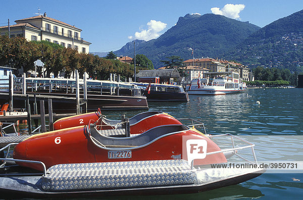 Tretboote am Ufer in Lugano,  Luganer See,  Tessin,  Schweiz,  Europa