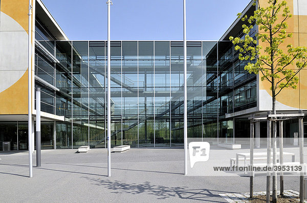Moderne Schule und Bürogebäude  München  Bayern  Deutschland  Europa