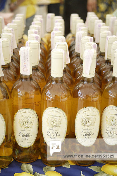 Vino Liquoroso  Dessertwein aus Sizilien  Marktstand  Verona  Veneto  Italien  Europa