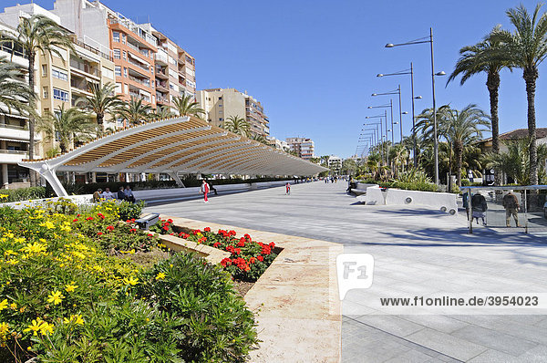 Überdachte Hafenpromenade  Promenade  Hafen  Torrevieja  Costa Blanca  Alicante  Spanien  Europa