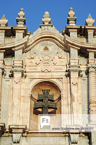 Fassade  Marmor  Sanktuarium de la Vera Cruz  Santurio  Heiligtum des wahren Kreuzes  Kirche  Burg  Museum  Kreuz  Caravaca de la Cruz  heilige Stadt  Murcia  Spanien  Europa
