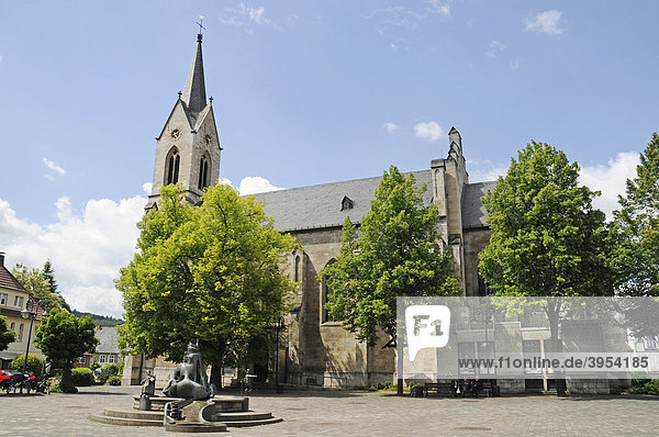Brunnen  Kirchplatz  St Magnus Kirche  Marsberg  Sauerland  Nordrhein-Westfalen  Deutschland  Europa