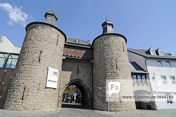 Hexenturm  Stadttor  stadtgeschichtliches Museum  Jülich  Kreis Düren  Nordrhein-Westfalen  Deutschland  Europa