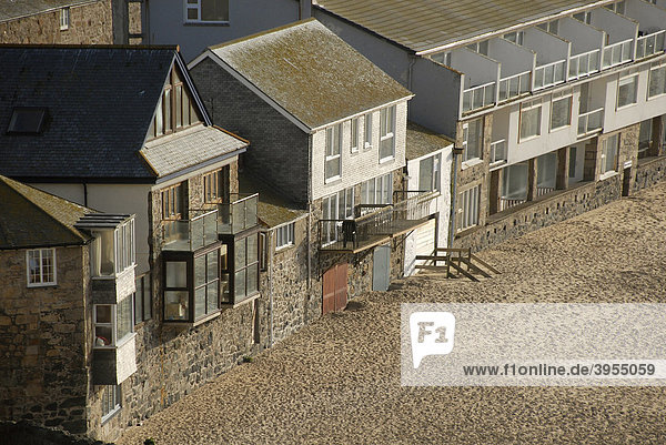 Moderne Strandhäuser  Strand  St Ives  Cornwall  Südengland  England  Großbritannien  Europa