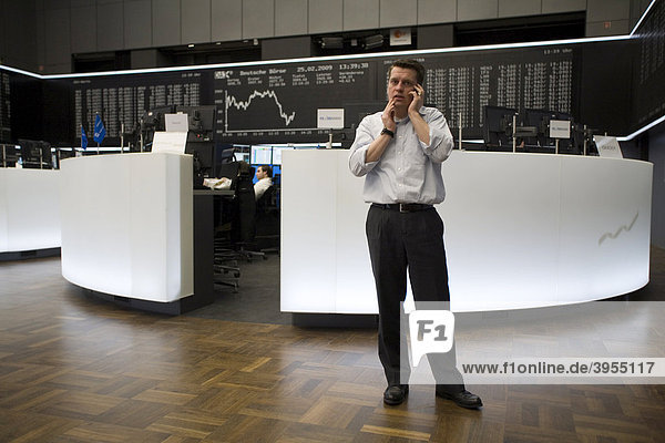 Trading floor of the Frankfurt Stock Exchange  broker  Frankfurt am Main  Hesse  Germany  Europe