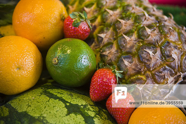 Verschiedene Früchte  Obst